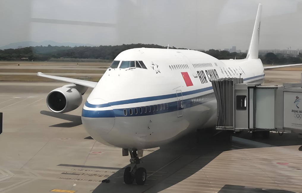 民航飛機機頭攝像頭光學鏡片應用簡析